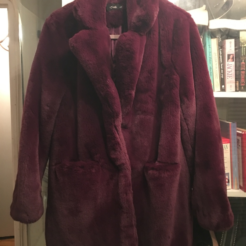 PURPLE FAUX  FUR ...  NEVER WORN .]